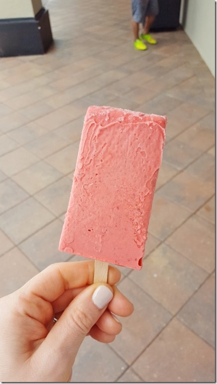 strawberry cream paleta (450x800)