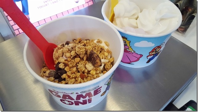 yogurtland twins (800x450)