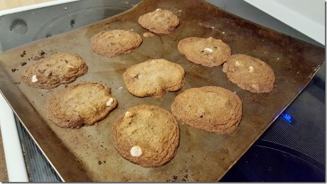 boys making cookies (800x450)