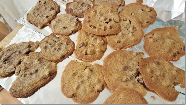 flat chocolate chip cookies (800x450)