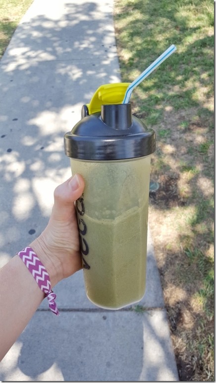 green smoothie walk (450x800)