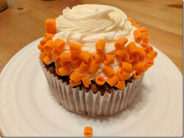 carrot cake cupcake after race (800x600)